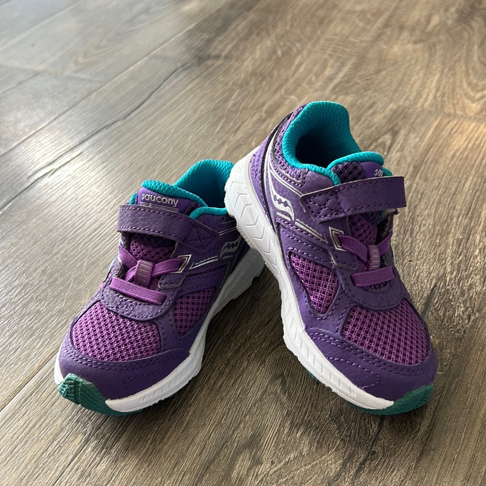 Toddler sneakers size 6
